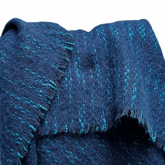 Vince Camuto Women’s Scarf Soft & Warm 52" x 48" Blue & Teal – NWT $38 Retail - Picture 5 of 9